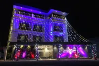 Hotel Seven Oaks
