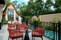 Floral Fanchenli Homestay (Wanning Shimei Bay Shenzhou Station)