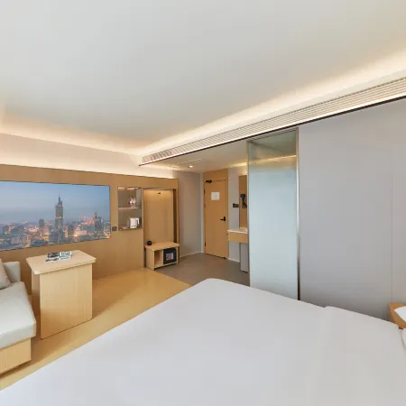Meiji Movie Hotel (Sanpailou Dajie Fujian Road Subway Station) Отели рядом с достопримечательностью «Йиджианг Тауер»