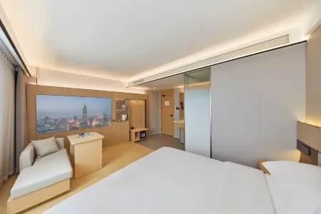 Meiji Movie Hotel (Sanpailou Dajie Fujian Road Subway Station) Отели рядом с достопримечательностью «Zhongshan Ferry Terminal»