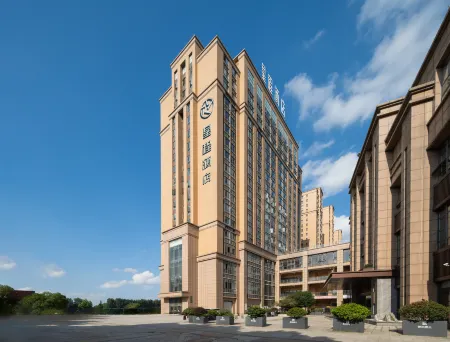 Starway Hotel (Chengdu Xindu Medical College Branch) Отели рядом с достопримечательностью «Xindu Nibatuo Peninsula»