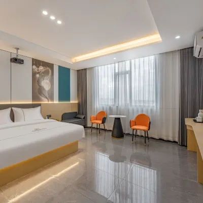 Chengfeng Zhixiang Hotel (Jiangmen Youjia Department Store Wencang Square Branch) Hotels near Xinhuisi Qian People's Hospital