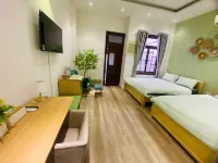 A L'Olivier Hostel