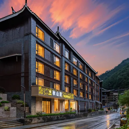 Qiushanju Hotel (Xijiang Qianhu Miao Village North Gate)