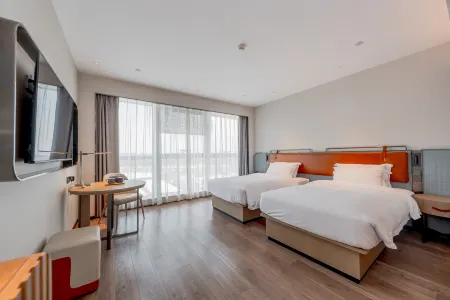 Homeinn Plus Hotel (Baoneng Plaza, Yizheng Bus Station, Yangzhou) Отели рядом с достопримечательностью «Yangzhou Expo Park»