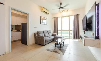 HostaHome Suites at Afiniti Residence Walk to Legoland