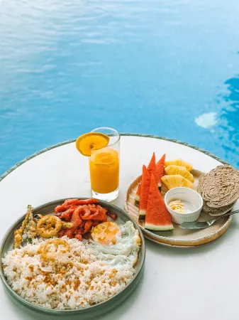 Solea Reef Resort Anda Отели рядом с достопримечательностью «White Beach»