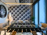 Leon Hotel & Lounge Hotels near Varhegy