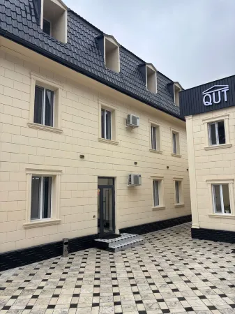 QUT Hotel Отели рядом с достопримечательностью «Никольский Собор»