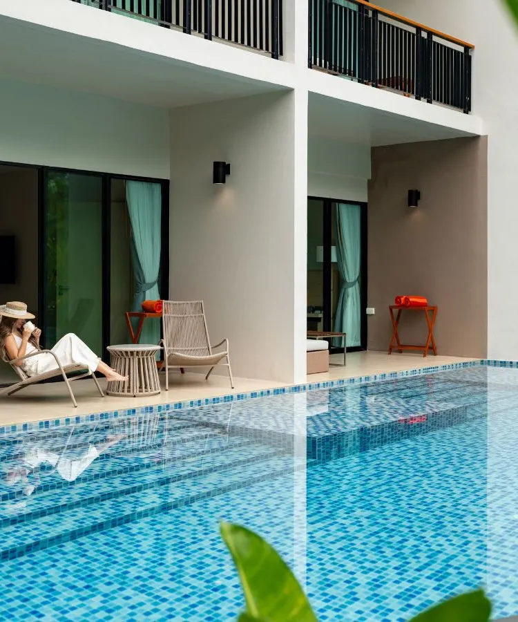 ห้องสวีทขนาดใหญ่แบบสองห้องนอน,ห้องนอนที่ 1: เตียงคิงไซส์ 1 เตียง,ห้องนอนที่ 2: เตียงดับเบิล 2 เตียง,โซฟาเบด,เข้าถึงสระว่ายน้ำโดยตรง