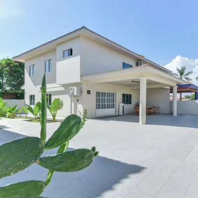 Banyan Tree Villa Hotel ララパン島周辺のホテル