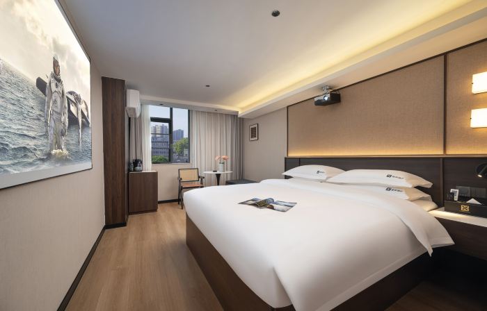 Liling Cichen Grand Hotel (Liquan Road Jiuhong Century Plaza)