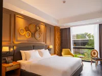 The Henry Glass House Clark Hotels near Aqua Planet