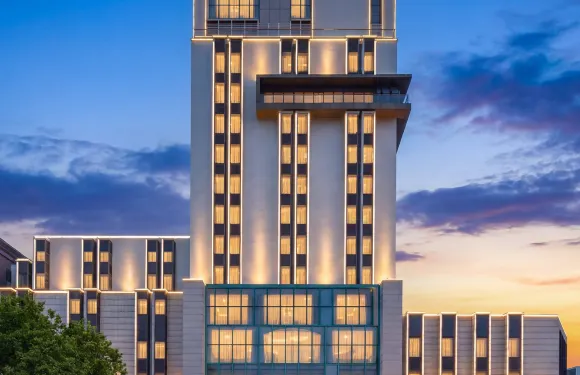 錦州陽光假日酒店（中央大街淩河夜市店）