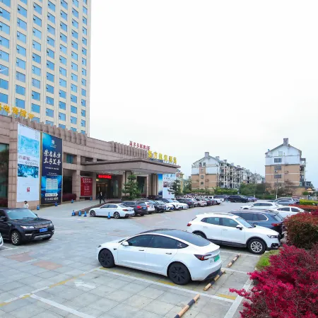 Oriental International Hotel (Leping City Donghu Park Branch)