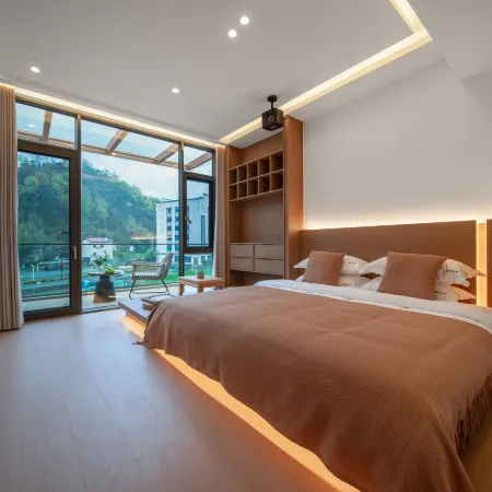 No. 8 Hong Village Holiday Inn in Ningguo
