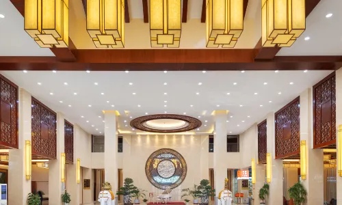 โรงแรมอีหลี่ริเวอร์