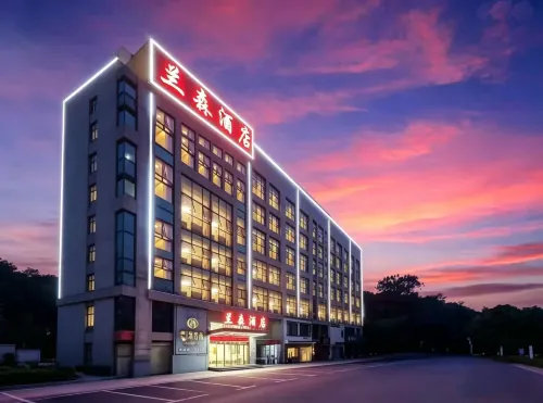 lansen hotel - ที่มีที่จอดรถ
