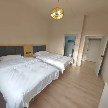 Huayue Hotel & B&B