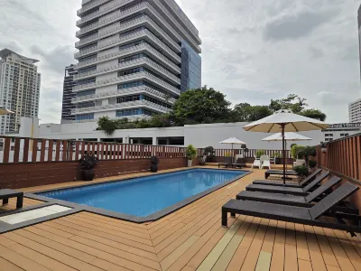 True Siam Rangnam Hotel Hotels near Sriayudhya School