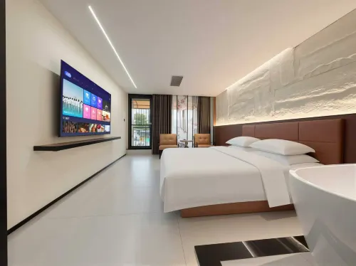 Residence by the Sea · Spacious Balcony(Shantou MixC Longyan South Road Food Street)