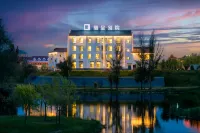 Rezen Retreat Hotel - Altay Swan Lake Park - ที่มีสปา