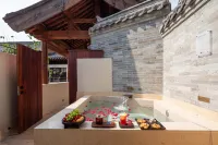 Langyue Hot‑spring Resort Homestay (Xinzhou Ancient Town Branch) - parking