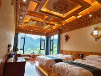 Zhuomu Lariz Homestay Hoteles en Diebu