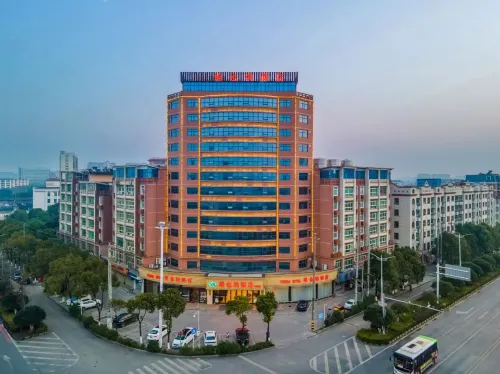 Vienna Hotel (Zhangshu Train Station) - parking