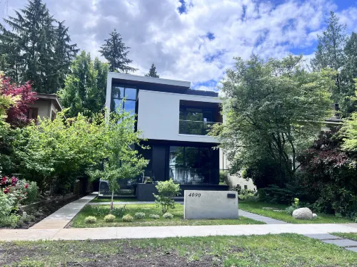 Modern house near UBC - parcheggio