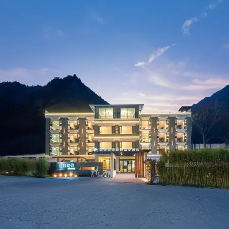 Qinghe Ruijin Private Soup Hot Spring Hotel (Li County Bipenggou Scenic Area Store)