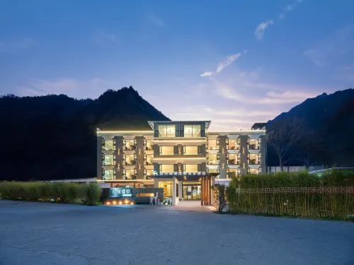 Qinghe Ruijin Private Soup Hot Spring Hotel (Li County Bipenggou Scenic Area Store) - Cheap