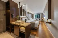 Huanman Qiancheng Elite · Aesthetic Luxury Hotel (Huaguoyuan White‑House Art Center, Guiyang) - Airport Shuttle