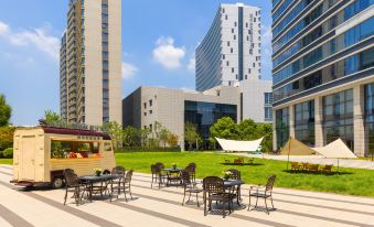 Suzhou Taihu Crown Holiday Hotel