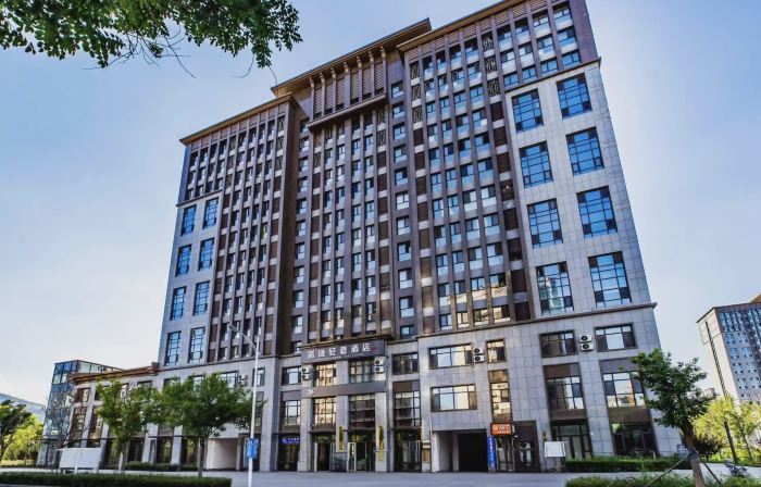 Shengyi Light Luxury Hotel (Chengde South Station Store)