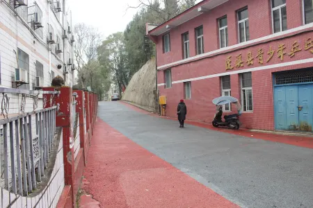 Pengxi Book'an Mountain Hotel Отели в г. Пэнси