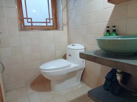 Yujian Chinese Inn (Zhaoxing Dong Village Scenic Area) Отели рядом с достопримечательностью «Tang An Dong Village»