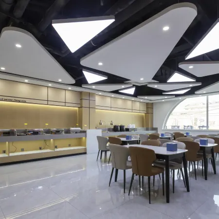Huaji Wenyue Hotel (Weifang Minzhu Street North High-speed Railway Station)
