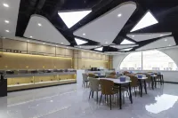 Huaji Wenyue Hotel (Weifang Minzhu Street North High-speed Railway Station)