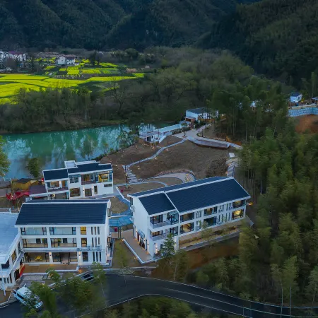 Yuannan Yard Yeluxury View Homestay (Yuannan Sichuan-Tibet Line Moon Bay Scenic Area Branch)