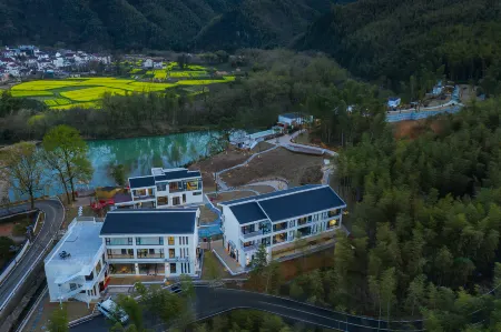 Yuannan Yard Yeluxury View Homestay (Yuannan Sichuan-Tibet Line Moon Bay Scenic Area Branch)