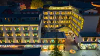 Sim Hotel (Jiuzhaigou Visitor Center)