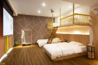 Yinju Jiushe Hostel - balcony