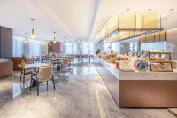 Hohhot East Station Ruyi Hedajie Atour Hotel