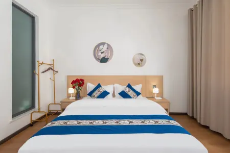 Yulong Junyi Hotel