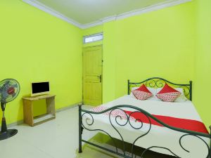 Spot on 91879 Emes Jaya Homestay