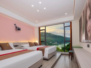 Yunlv Sunshine Homestay (Yichang Three Gorges Home Scenic Area)