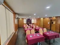 Dover Inn by BookMeriHotel.Com Các khách sạn gần Đài tưởng niệm Shaheed
