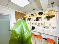 Three Cats Youth Hostel