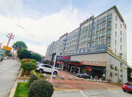 H Boutique Hotel (Dongguan Fenggang Xingao Shopping Plaza) Отели рядом с достопримечательностью «Yanhu Park»